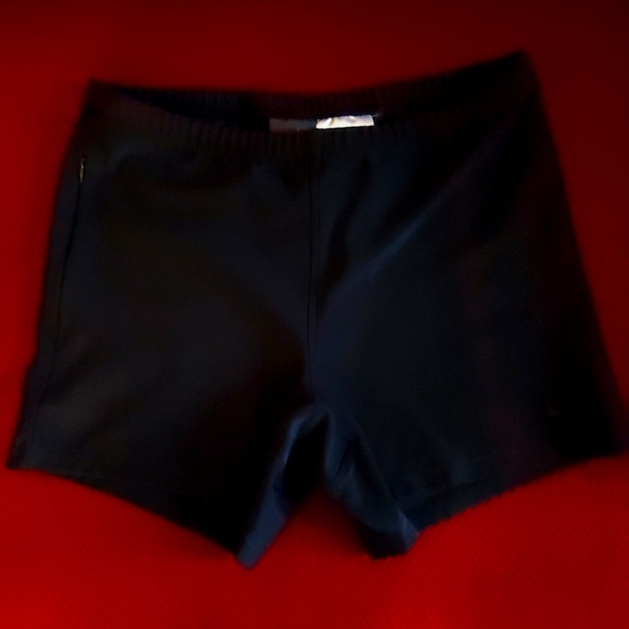 Women's Black Nike Dry Fit Short 3.5" with large side zip pocket Size M - Picture 1 of 6